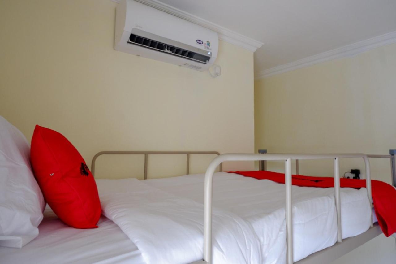 Reddoorz Hostel Near Kota Lama Semarang Exterior photo